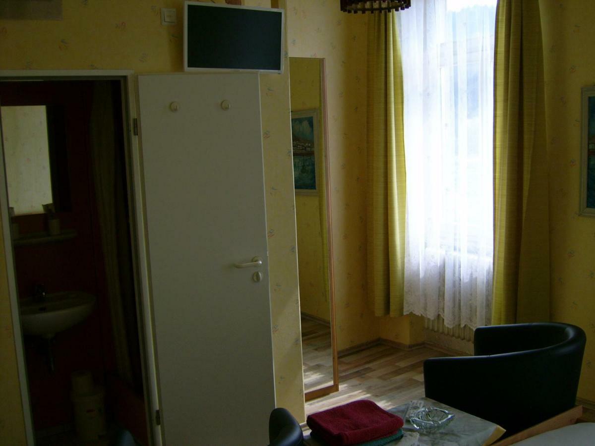 Gasthaus Zur Traube Hatzenport Экстерьер фото